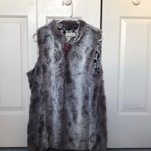 Hatley women’s oversized faux fur vest